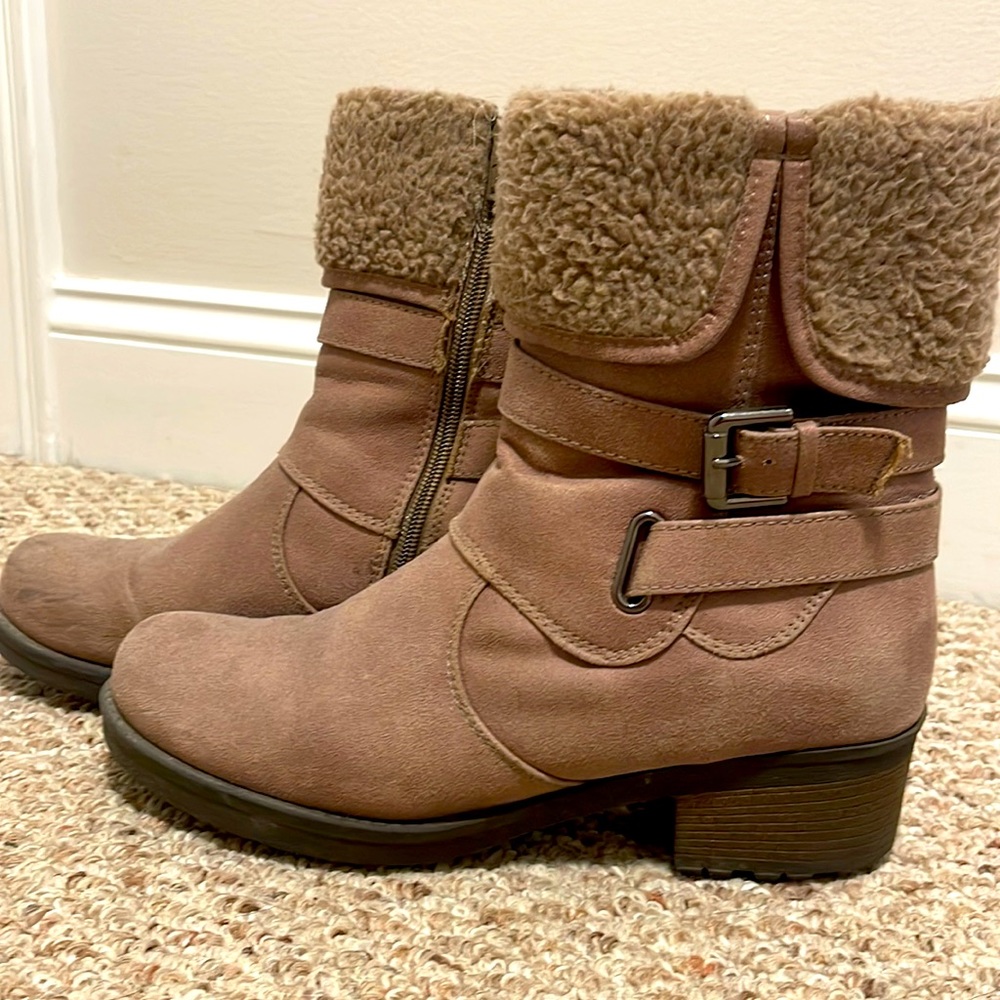 White mountain boots, light brown, size 9